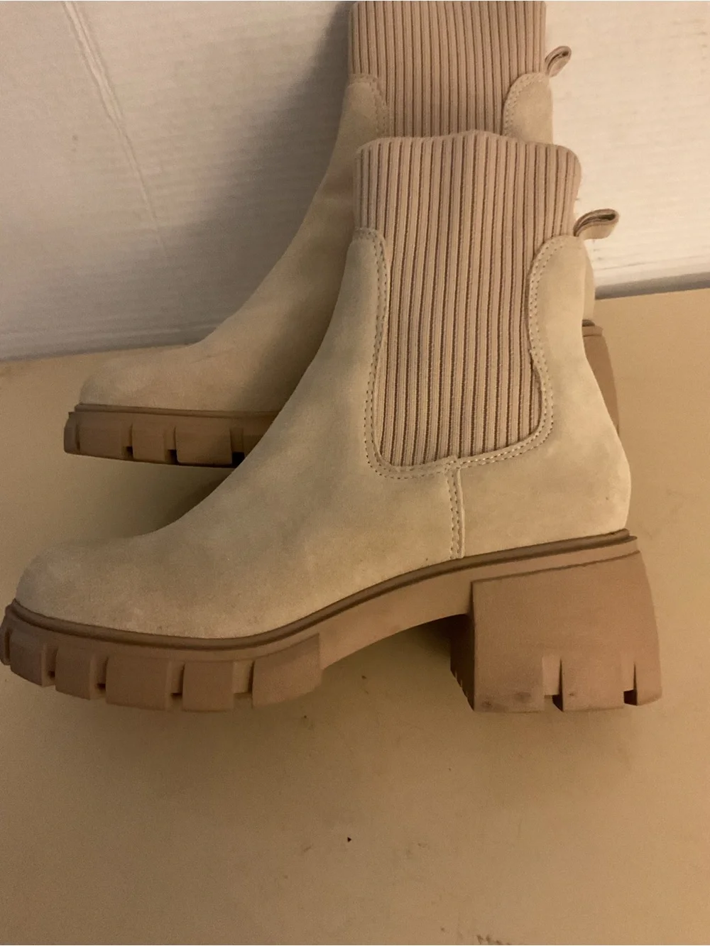 Steve Madden women  Beige Suede Sock Chelsea Platform Boots US 7.5